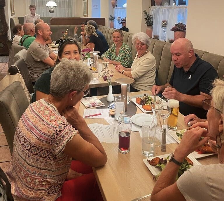 Green Makes-Mitglieder berichten vom ERSTEN GENERATIONEN- STAMMTISCH