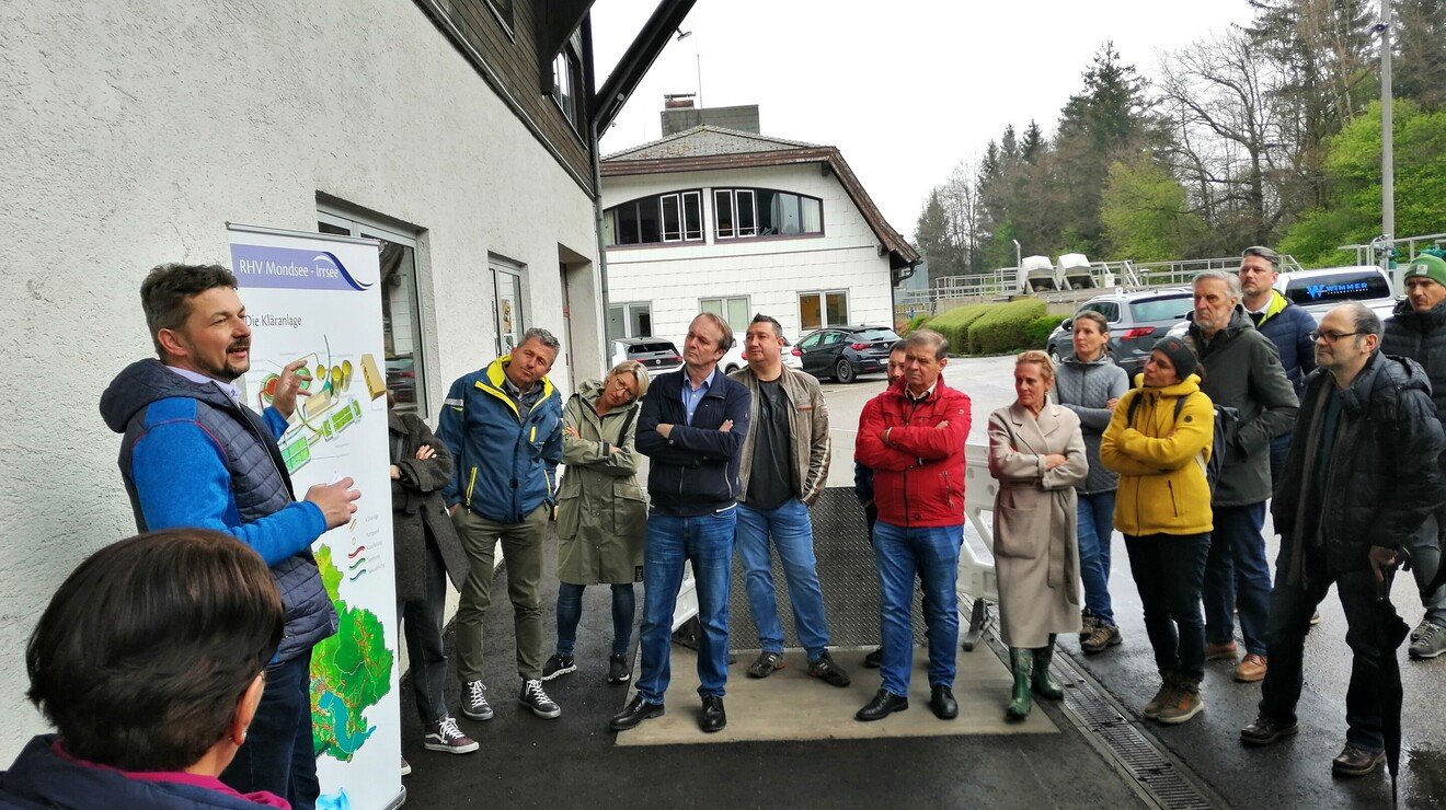 EXKURSION ZUM RHV MONDSEE-IRRSEE LOCKT VIELE GEMEINDEVERTRETER:INNEN!
