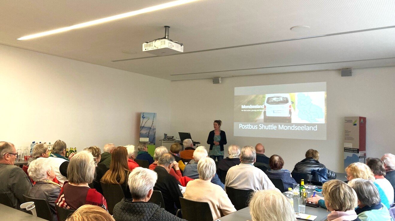 INFOVERANSTALTUNG POSTBUS SHUTTLE MONDSEELAND FÜR PENSIONISTINNEN UND PENSIONISTEN