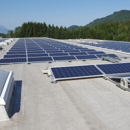 4.000 M² PHOTOVOLTAIK VERSORGEN KOPPLER ALUMINIUMVERARBEITER NACHHALTIG MIT SONNENSTROM